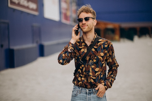 Free photo young handsome man talking on the phone