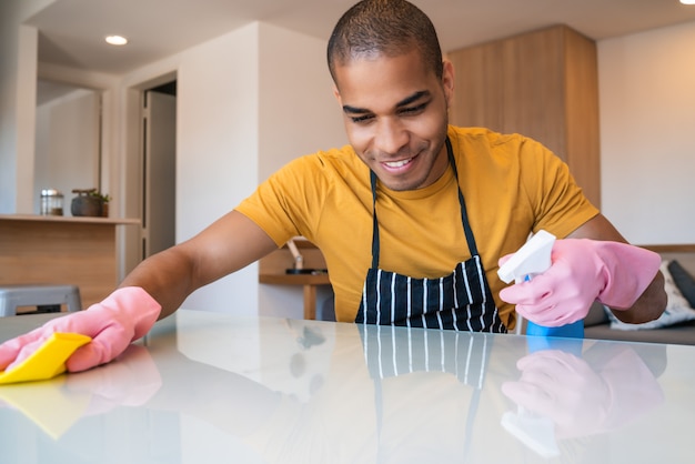 Free Photo young latin man cleaning at home.