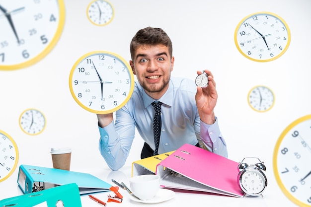 Free photo young man cant wait to go home from the nasty office