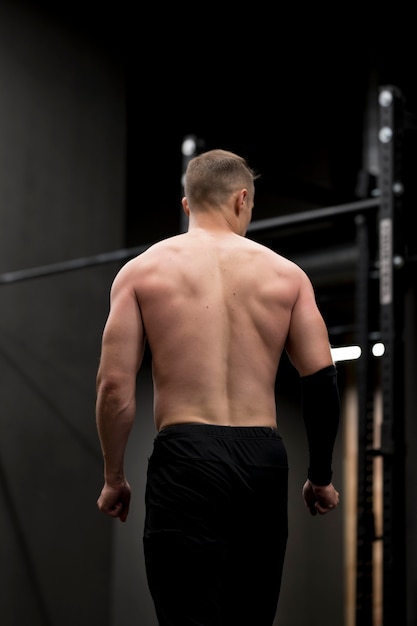 Free photo young man at gym