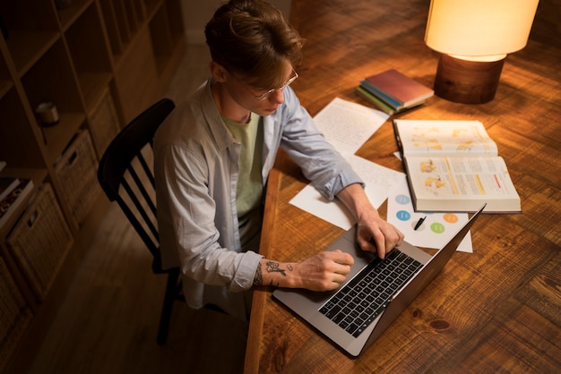 Free photo young man learning in a virtual classroom