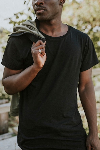 Free Photo young man wearing black t-shirt