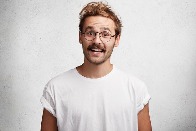 Young man with beard and round glasses