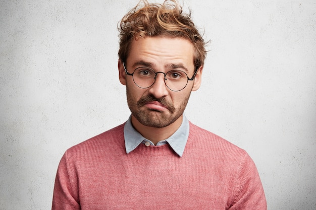 Free Photo young man with beard and round glasses