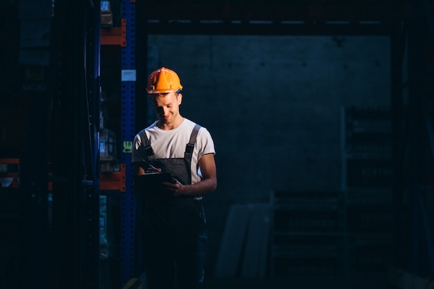 Free photo young man working at a warehouse with boxes