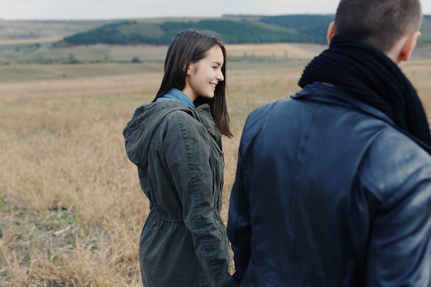 Free photo young modern stylish couple outdoors. romantic young couple in love outdoors in the countryside