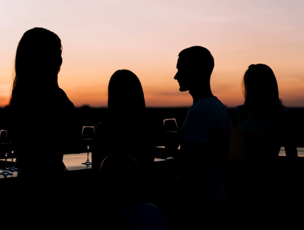 Free photo young people at rooftop party