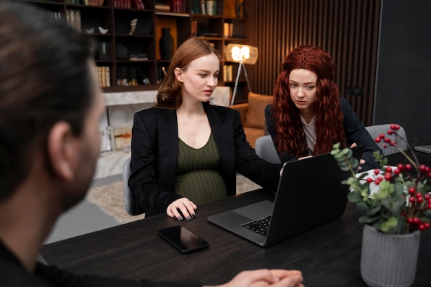 Free photo young pregnant woman at work