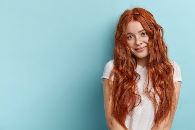 Free photo young redhead girl with wavy hair