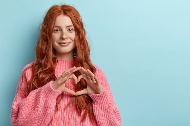 Free photo young redhead girl with wavy hair