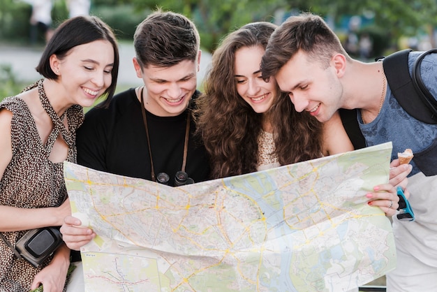 Free photo young travelers exploring city map