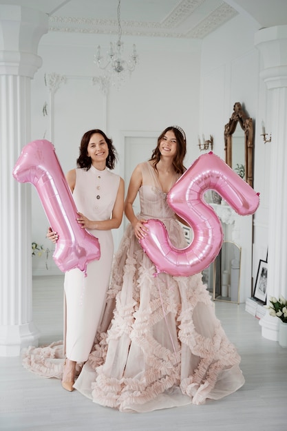 Free photo young woman celebrating her quinceanera