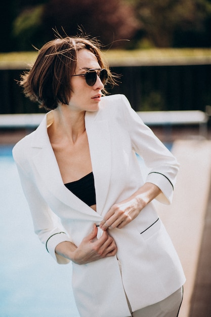 Free photo young woman in classy white business suit