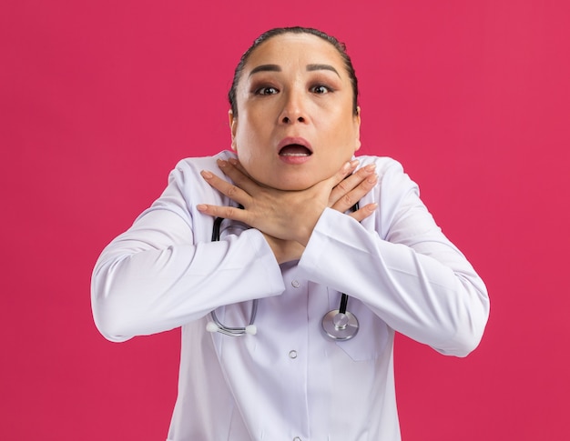 Free Photo young woman doctor   choking holding hands on neck in panic