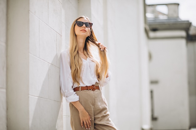 Free photo young woman dressed in summer outfit out in the city