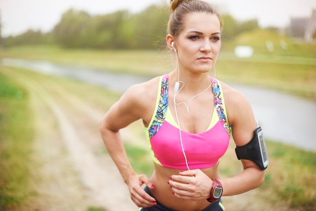 Young woman exercising outside. Bad weather is not a problem for me