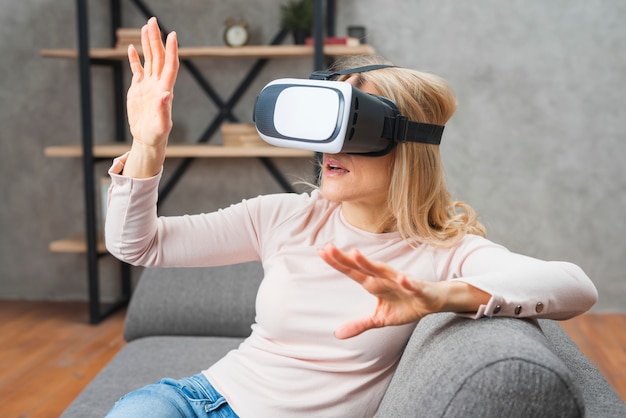 Free photo young woman having fun with new technology vr headset goggles