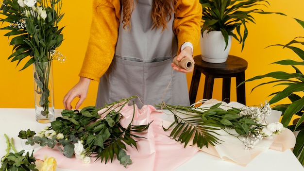 Free photo young woman making a flowers arrangement