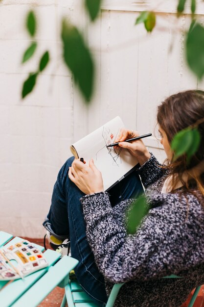 Young woman making sketch