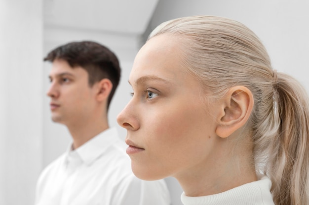 Free photo young woman and man wearing white clothes