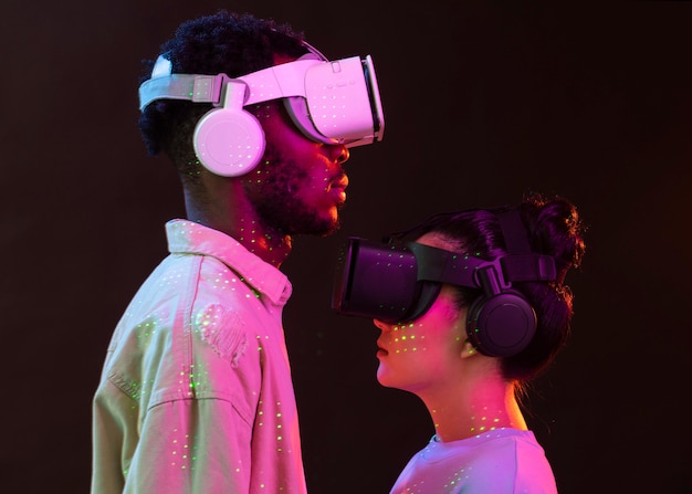 Free photo young woman and man with vr glasses