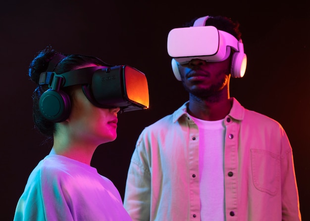 Free photo young woman and man with vr glasses