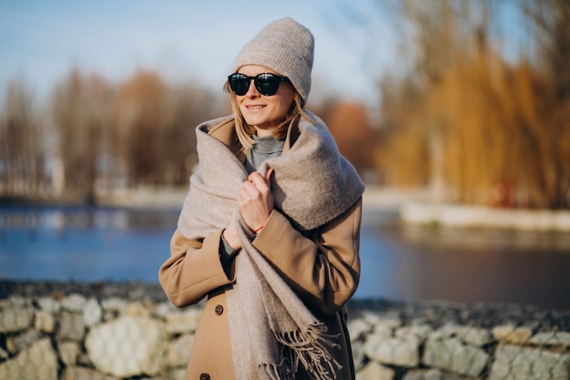 Free photo young woman model dressed in warm coat outside in park