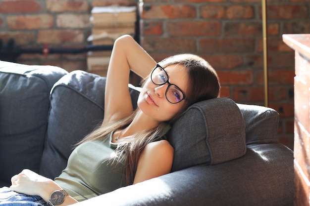 Young woman posing inside the home