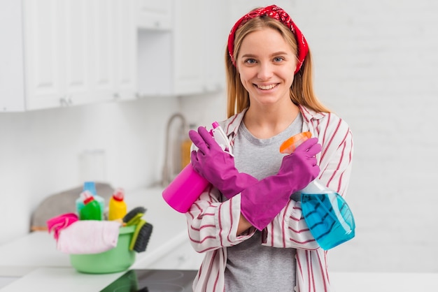 Free photo young woman prepared to clean