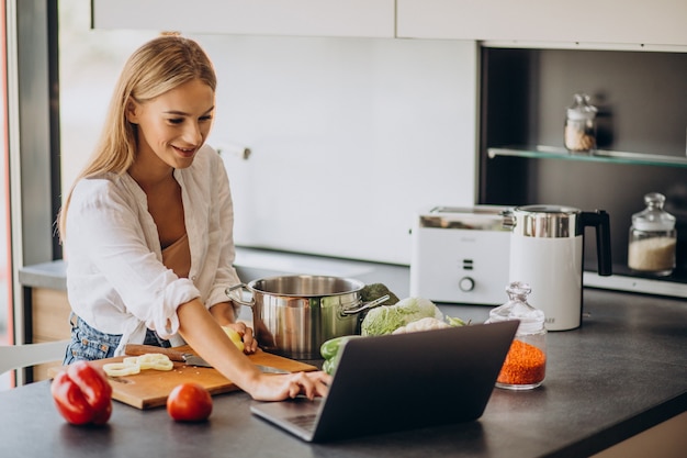 Free photo young woman preparing food at the kitchen