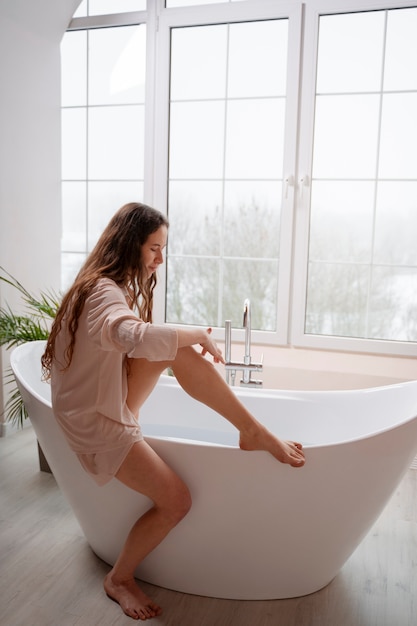 Free photo young woman preparing for shaving her body