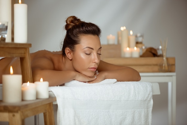 Free photo young woman relaxing in spa salon.