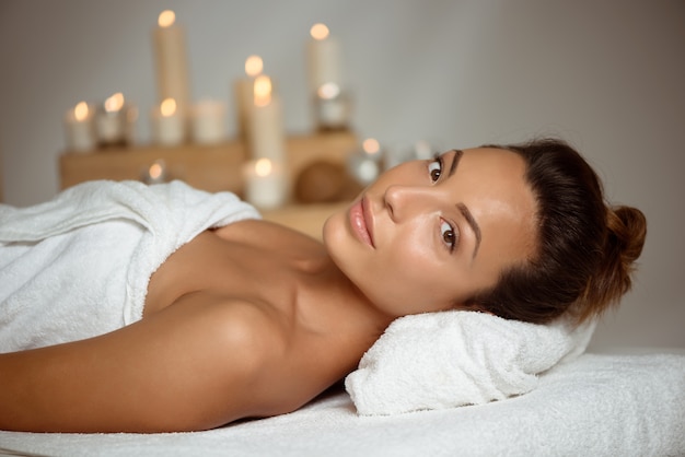 Free photo young woman relaxing in spa salon.