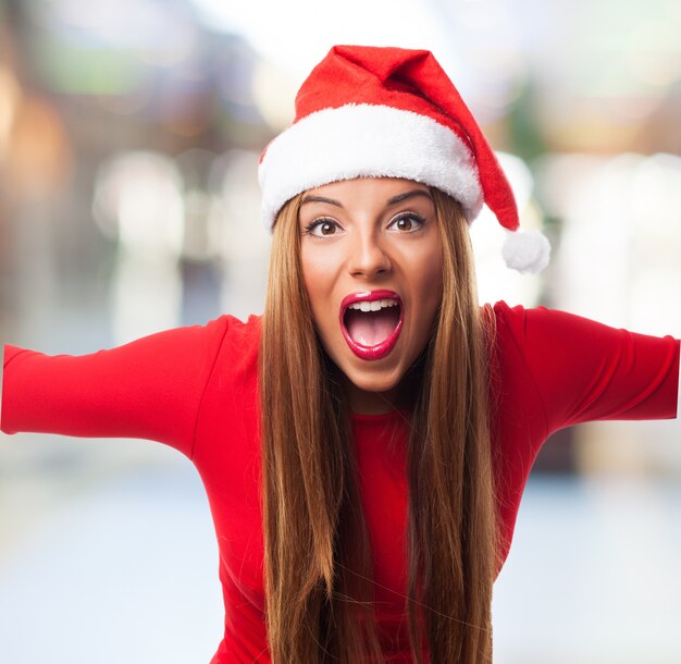 Free photo young woman screaming with blurred background