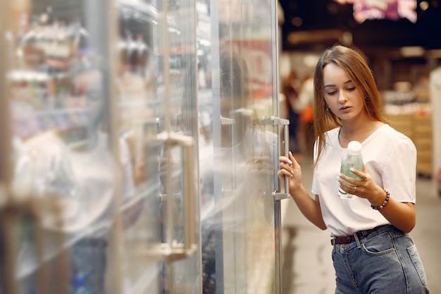 Young woman shoppong in supermarket