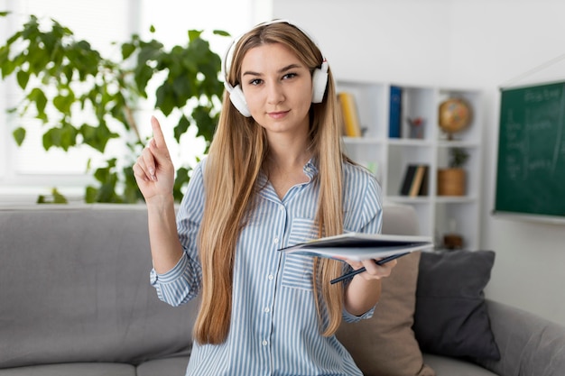 Free photo young woman teaching kids in english class online