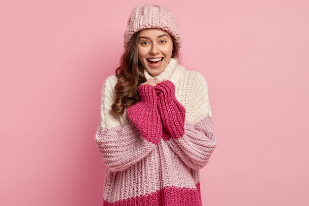 Free Photo young woman wearing colorful winter clothes