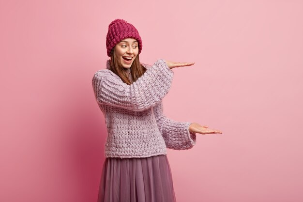 Free Photo young woman wearing fashionable clothes