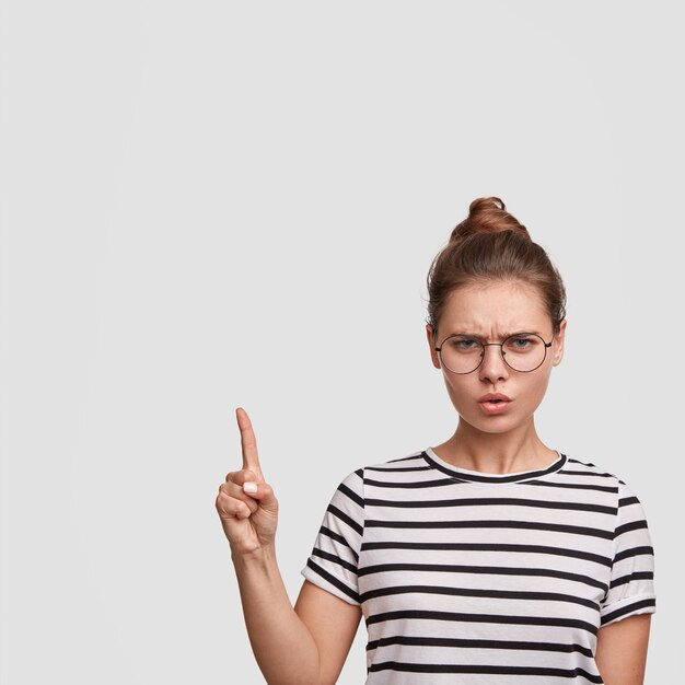 Free Photo young woman wearing her hair in a bun