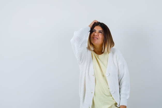 Free photo young woman wearing a white cardigan