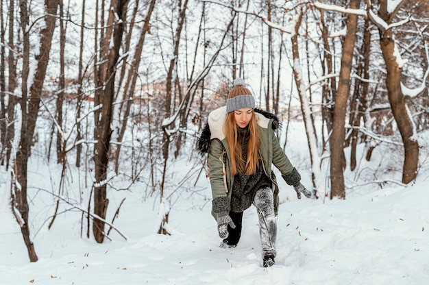 Free photo young woman on winter day