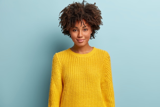 Free photo young woman with afro haircut wearing sweater