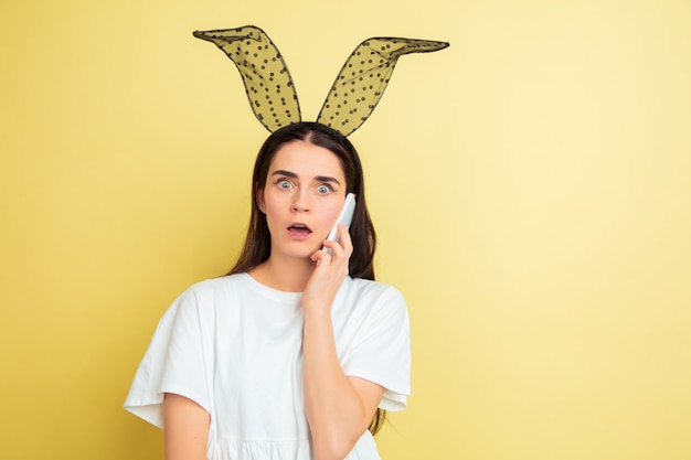 Free photo young woman with bunny ears for easter