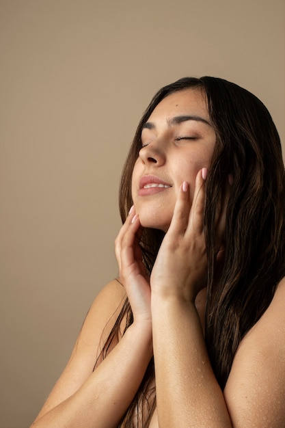 Free photo young woman with hydrated skin medium shot