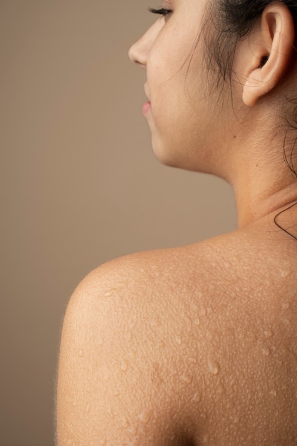 Free photo young woman with hydrated skin