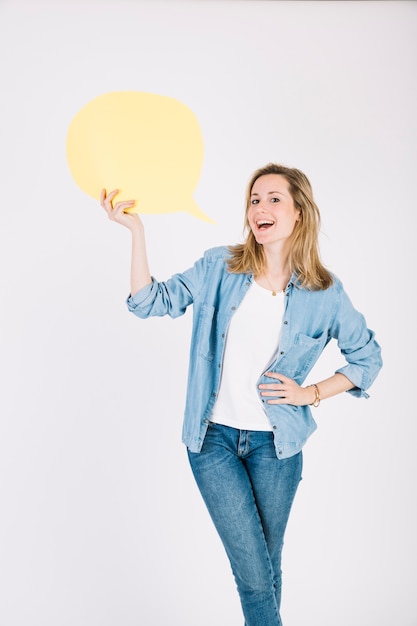 Free photo young woman with speech balloon