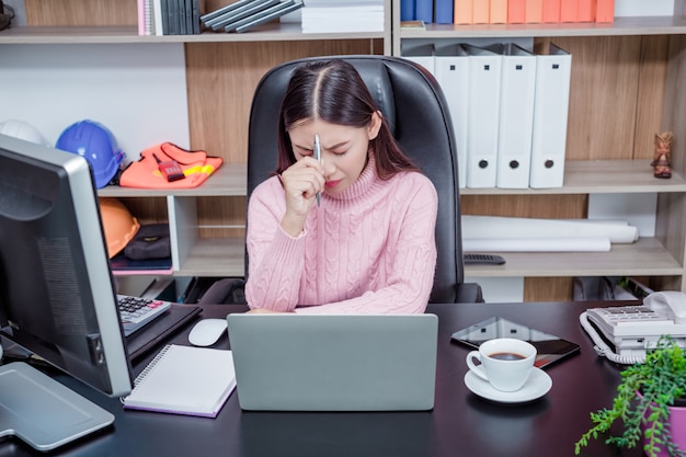 Young woman working office.