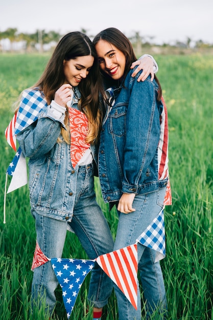 Free photo young women laughing outside and hugging