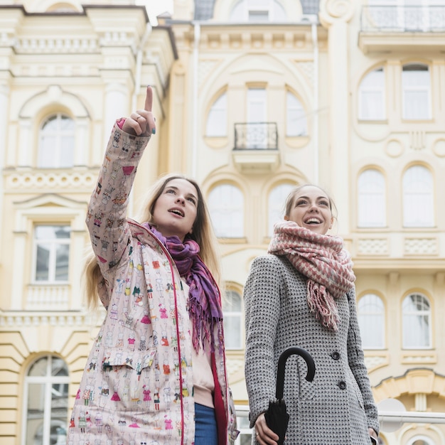 Free Photo young women sightseeing on street