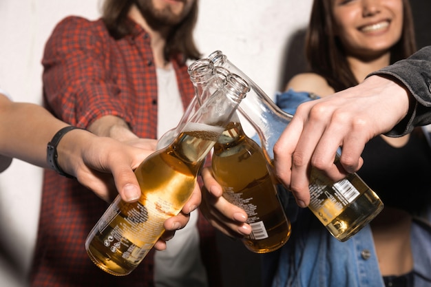 Youngs friends drinking beer